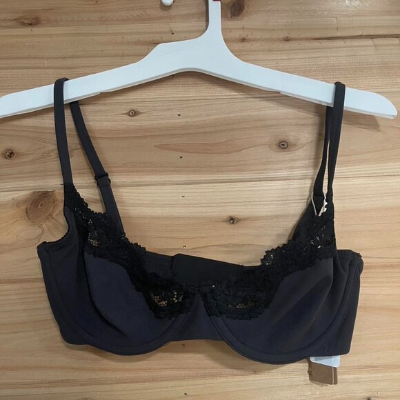 Black Skims Bra With Lace - Picture 1 of 5